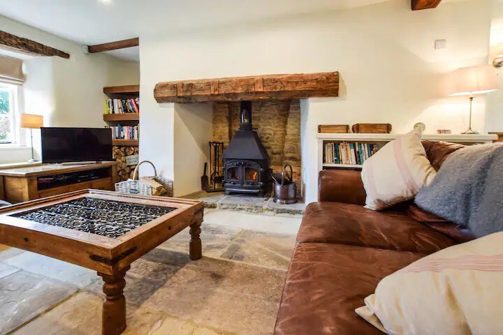 Lovely large comfortable Cotswold cottage