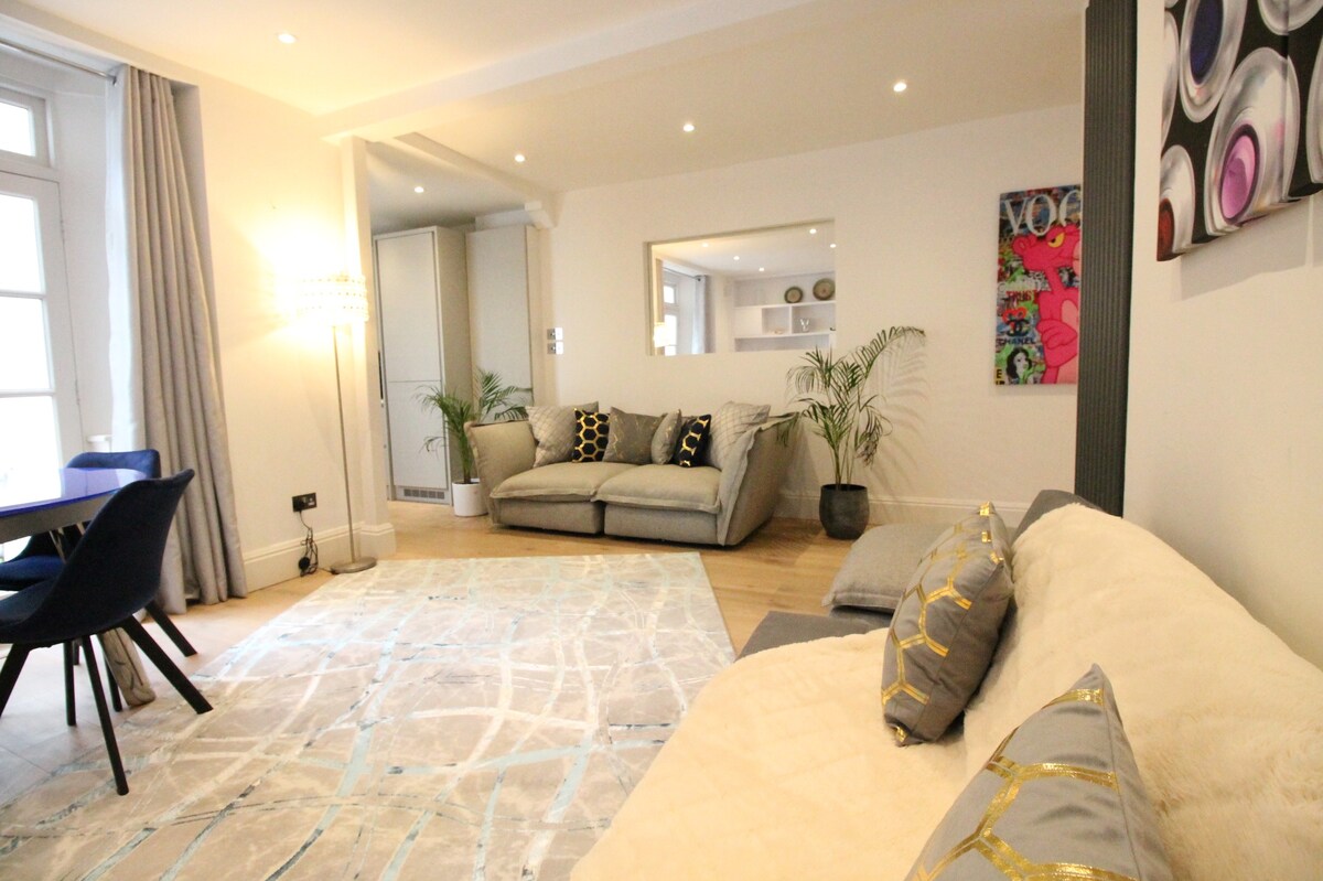 Big & Chic 2bed 2.5bath, quiet Notting Hill street