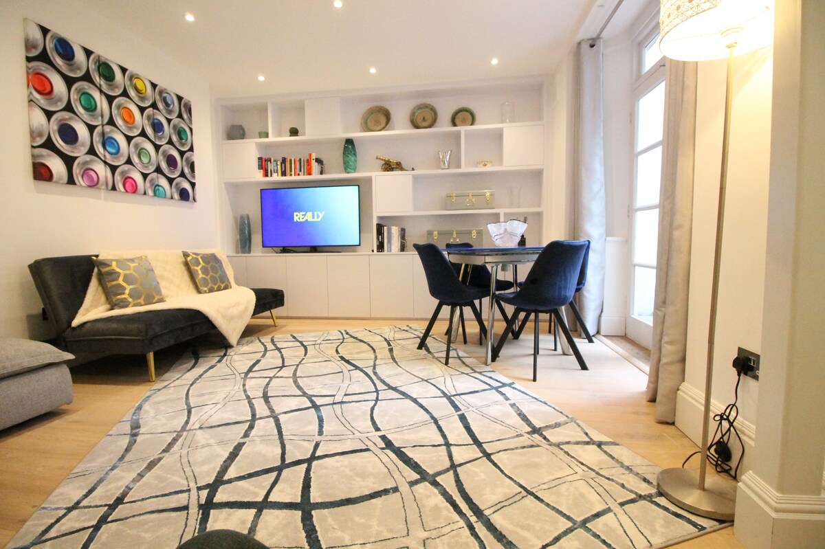 Big & Chic 2bed 2.5bath, quiet Notting Hill street