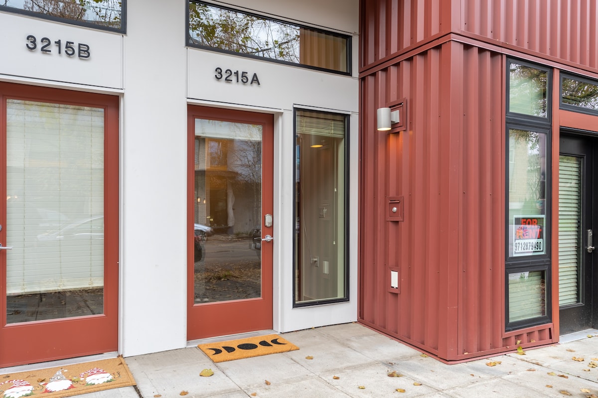 West Seattle's Modern Townhome