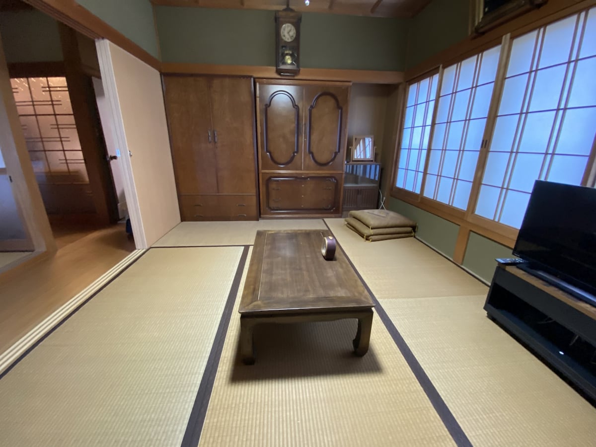 Kushimoto, Minpaqu “Azashi” Japanese-style room