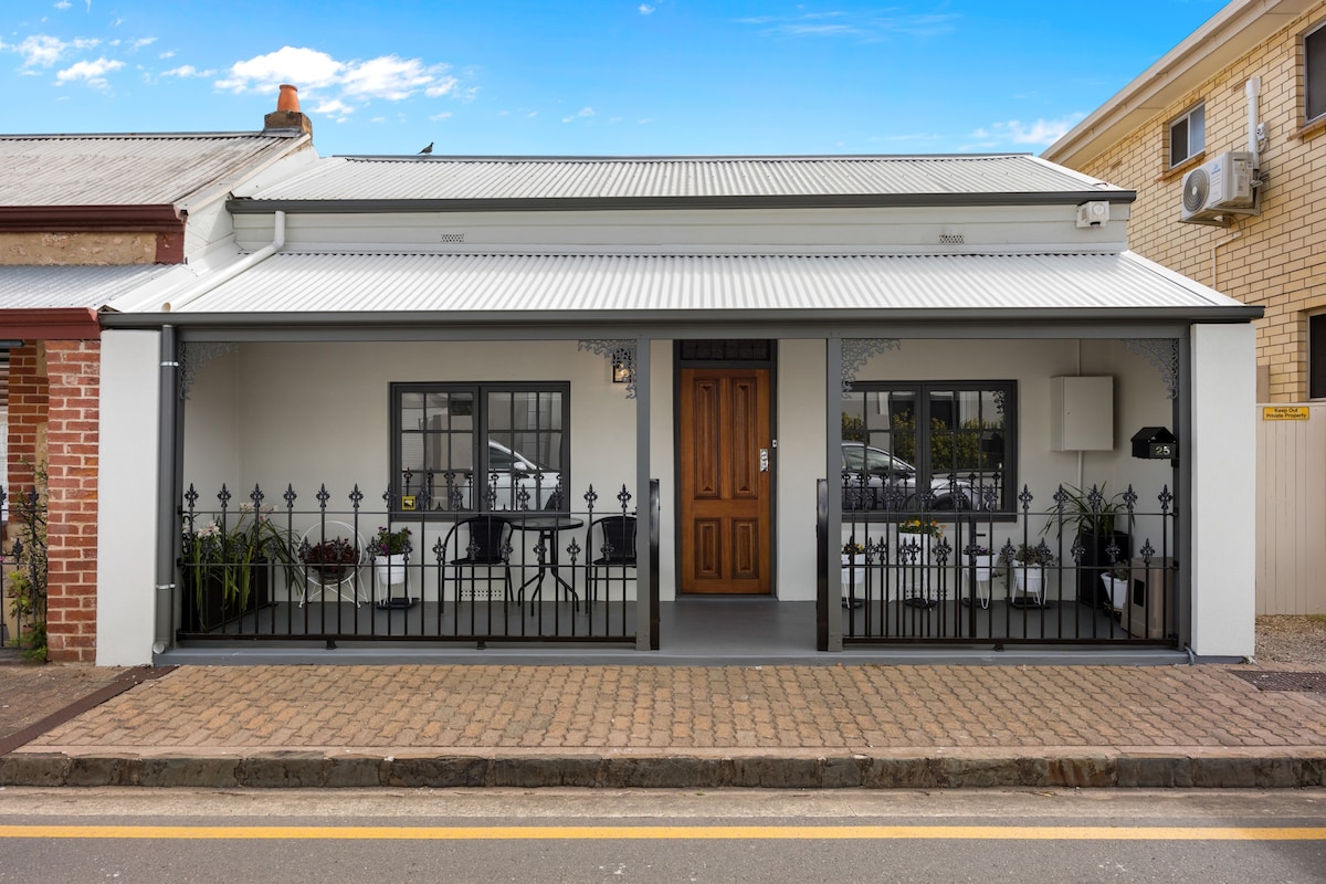 Stylish & Simple - 2BR Cottage at North Adelaide