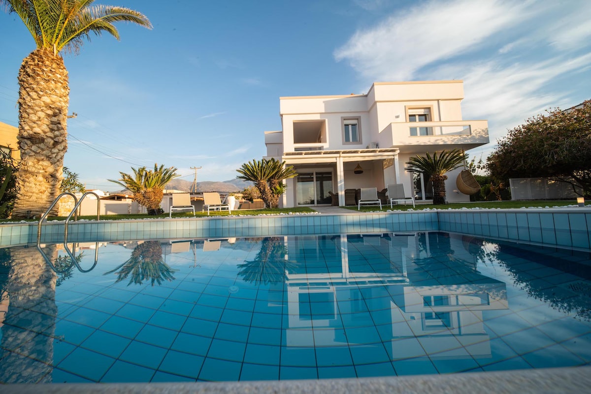 Villa Yiayia, in Sisi, private pool
