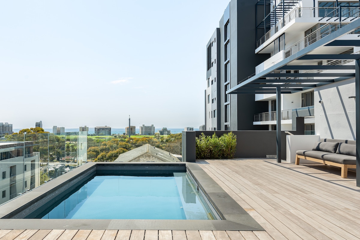 Comfort Living in Green Point Apartment | Pool
