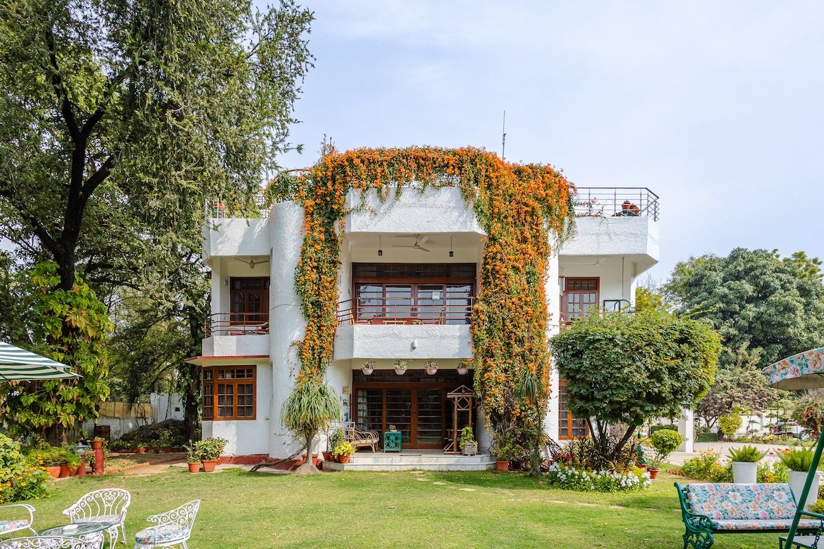 Family getaway in lush greenery at Shiv Niwas