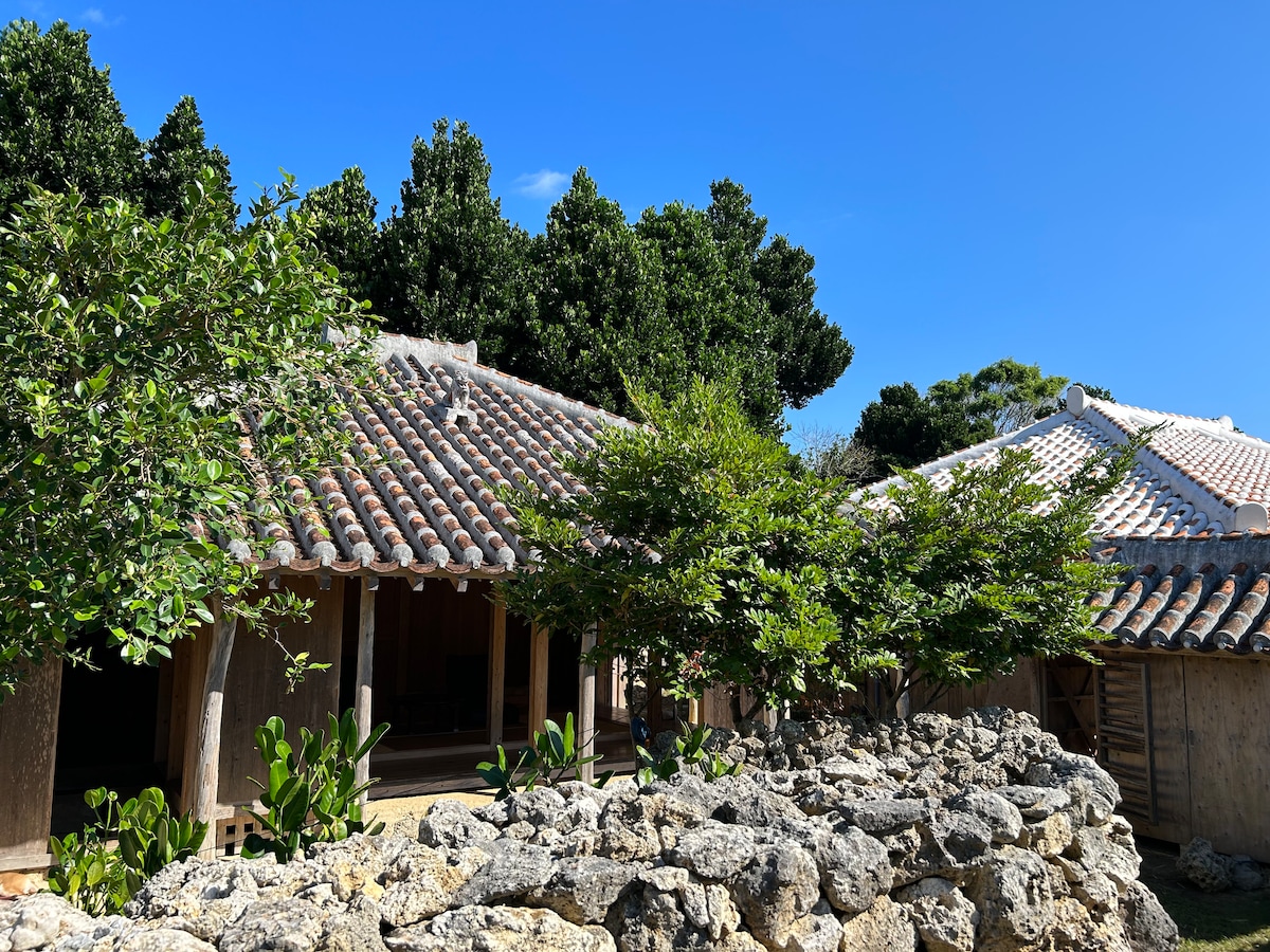 Let's stay in a precious old house in Okinawa.