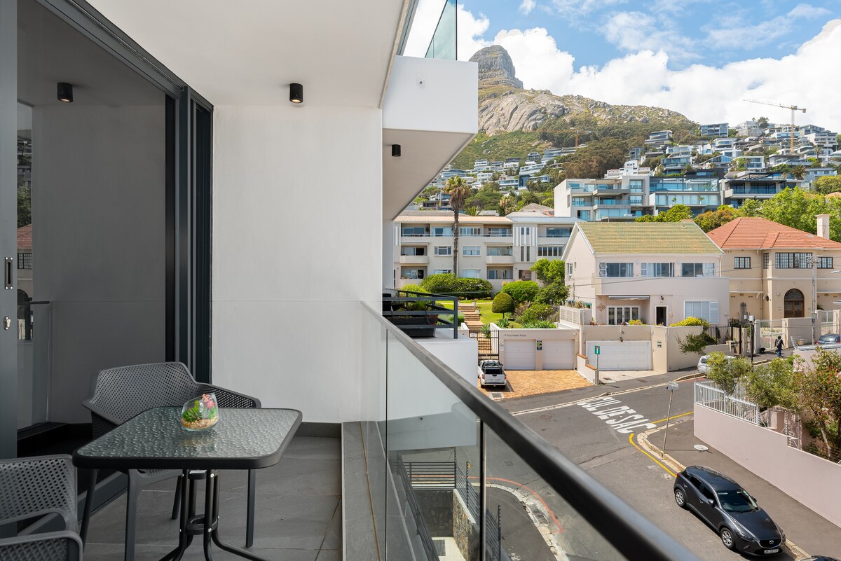 Ocean & Mountain Views From Bantry Bay Apartment