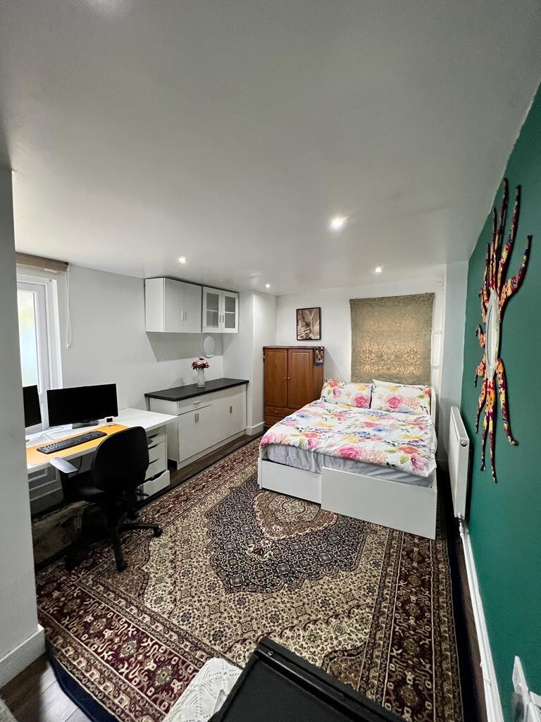 1 Double Bed Studio Place