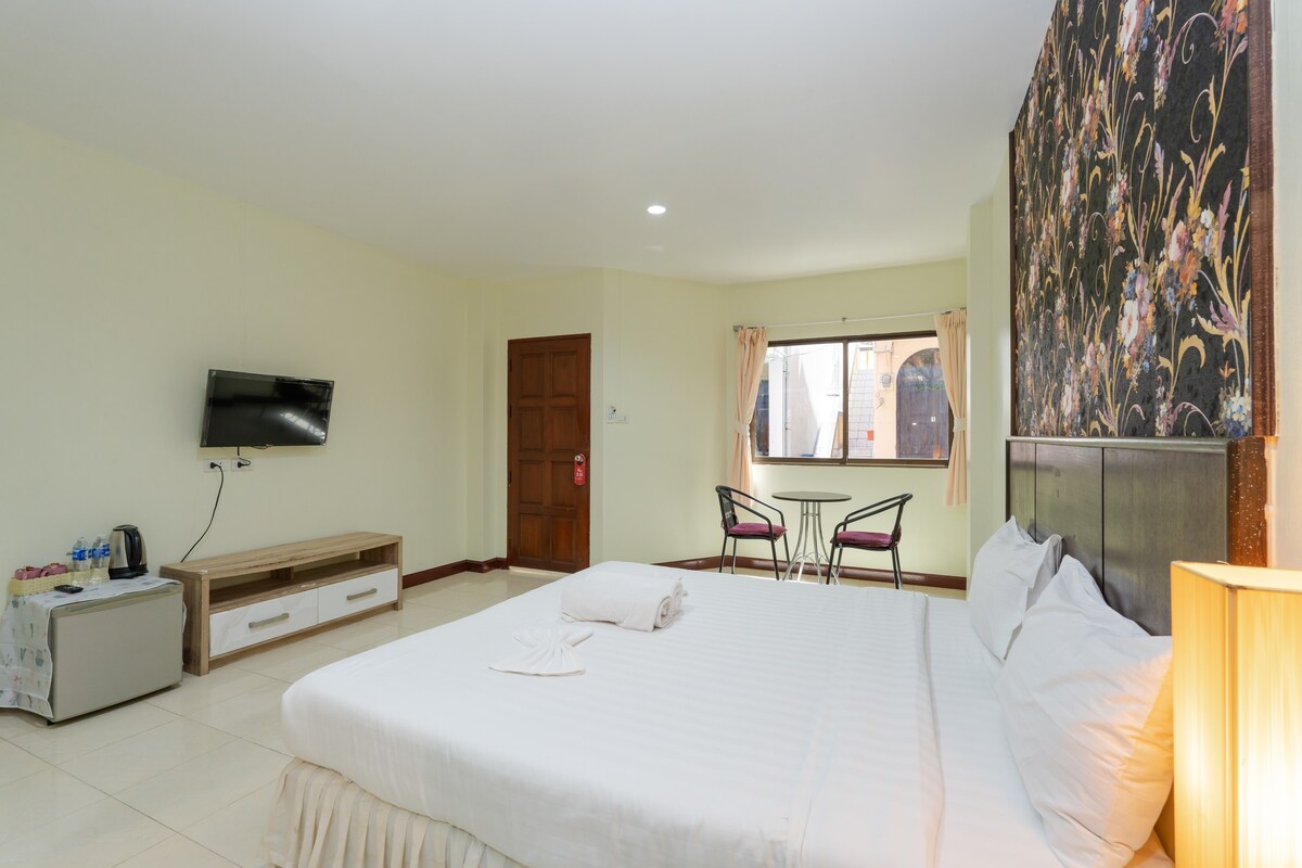 α A Amarin hotel room close center and nightlife