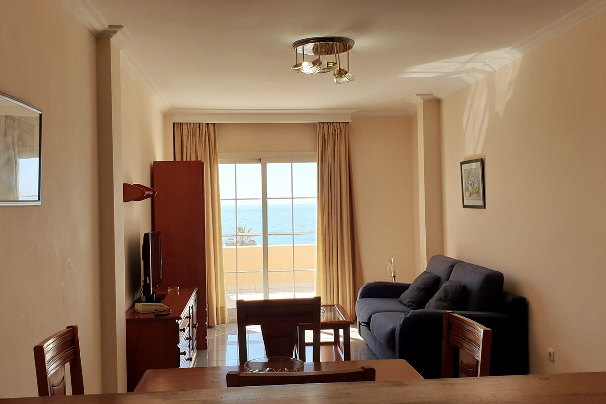 1 Dormitorio vista al mar y terraza A