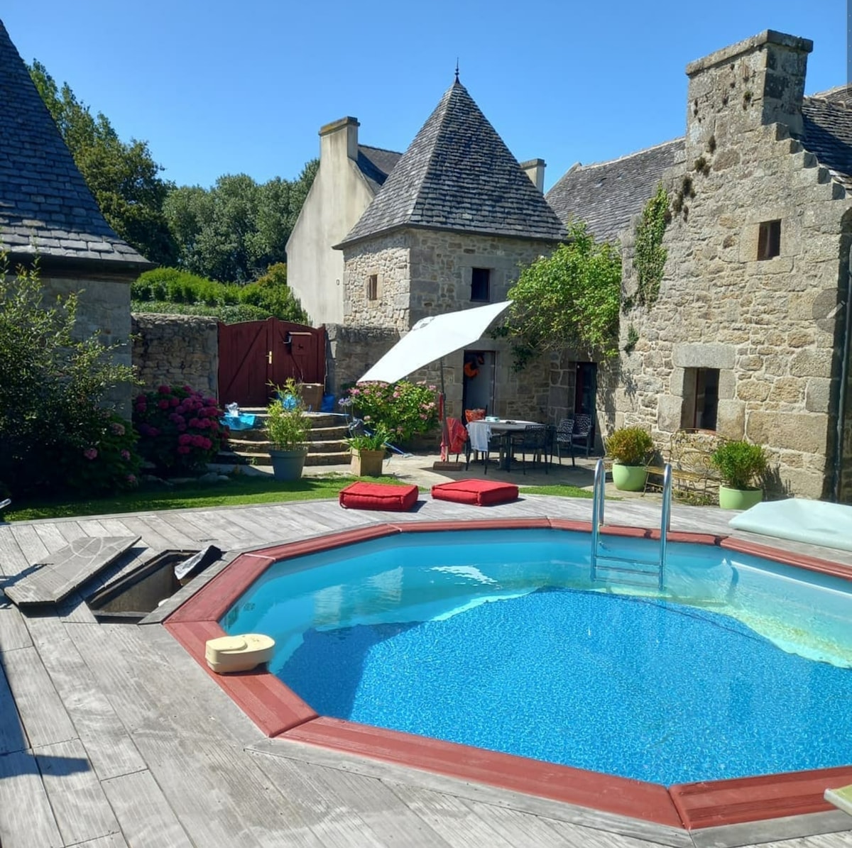 Manoir "little perl" pont de Jégu + Pool + chimney