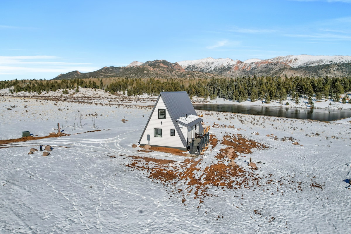 A-Frame, Pikes Peak View, Hot-tub, No Cleaning Fee