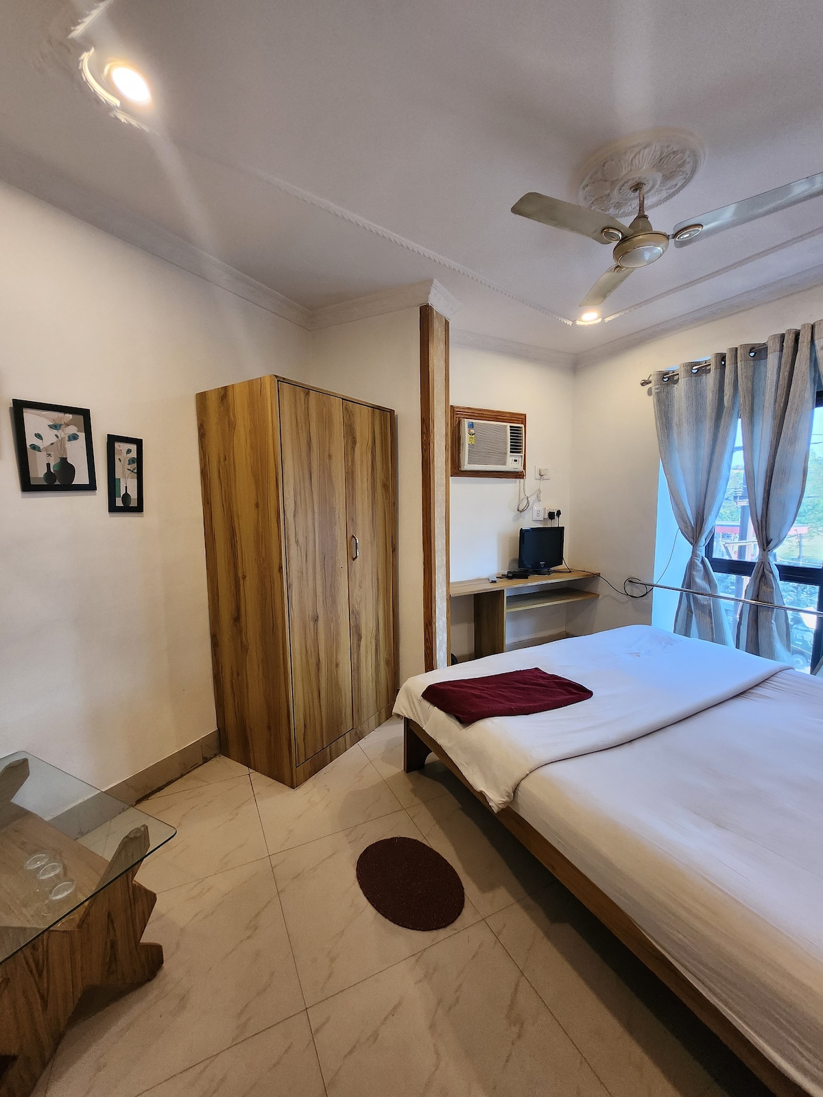 Deluxe Room Hotel Priyanka International