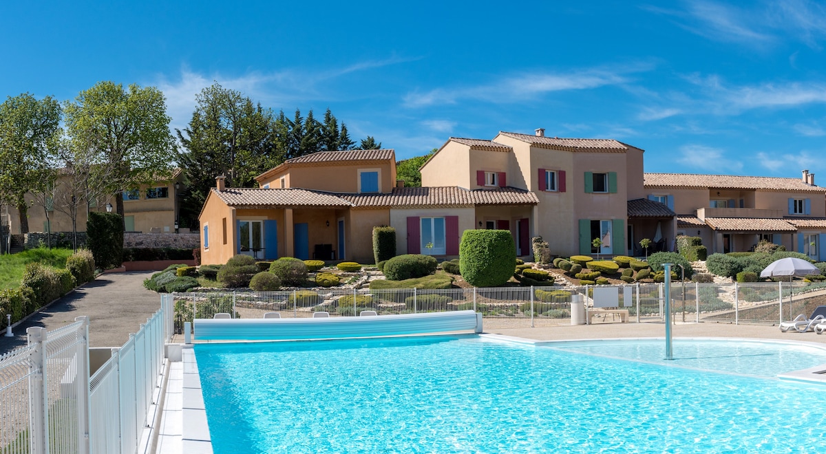 Appartement 2 chambres piscine  à coté de Sault