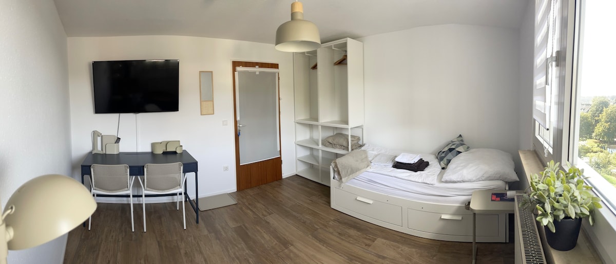 NEW | Modern Room near HBF for 2