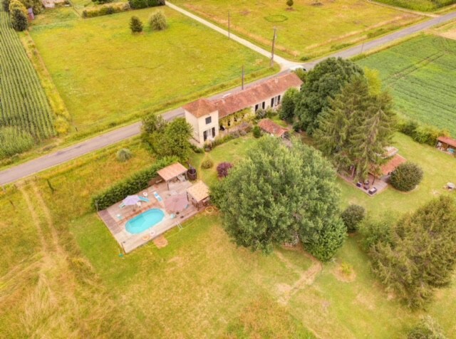 Fabulous Bonnes house with pool