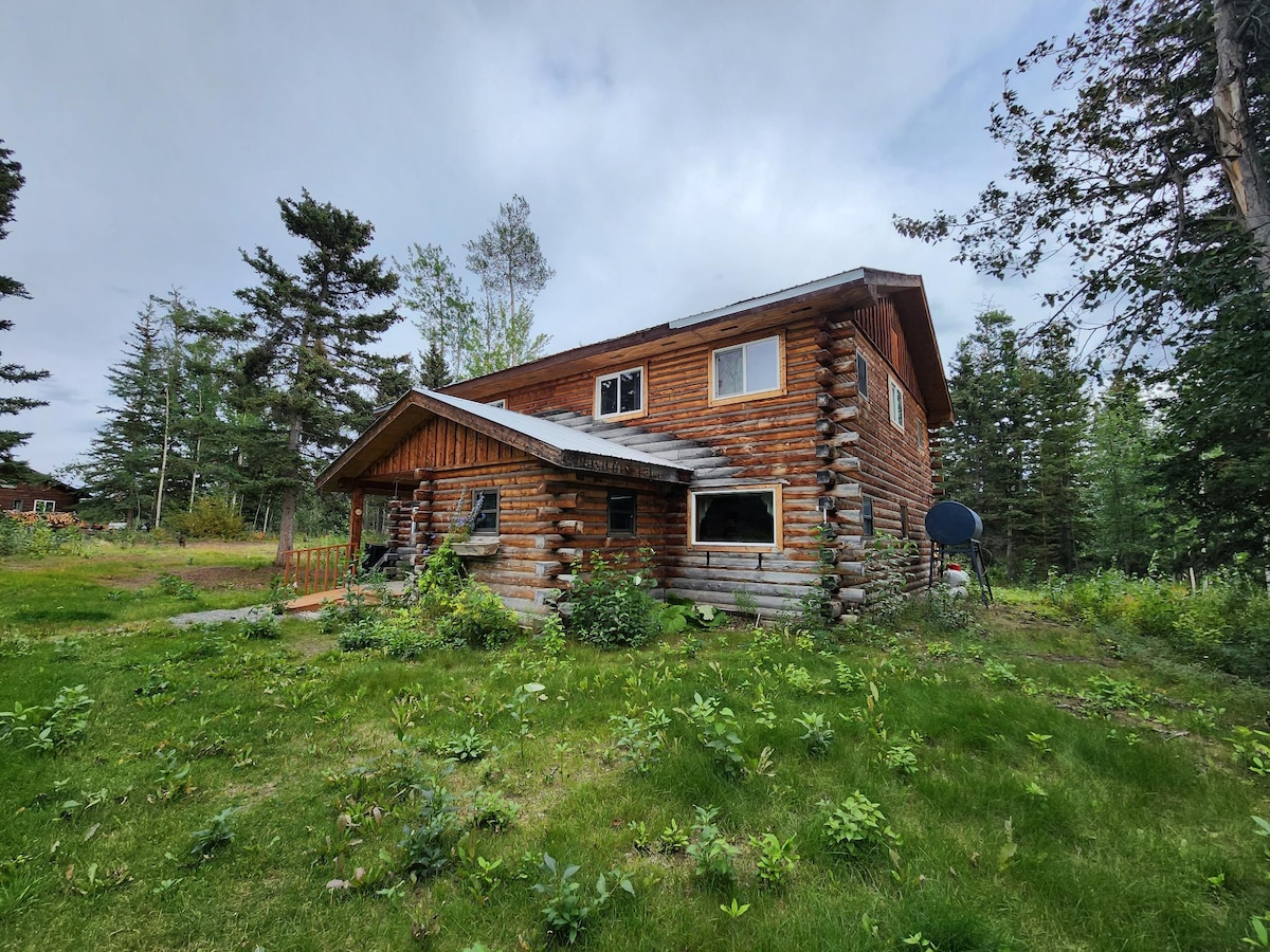 Spruce House: 8 Bedroom Log Home