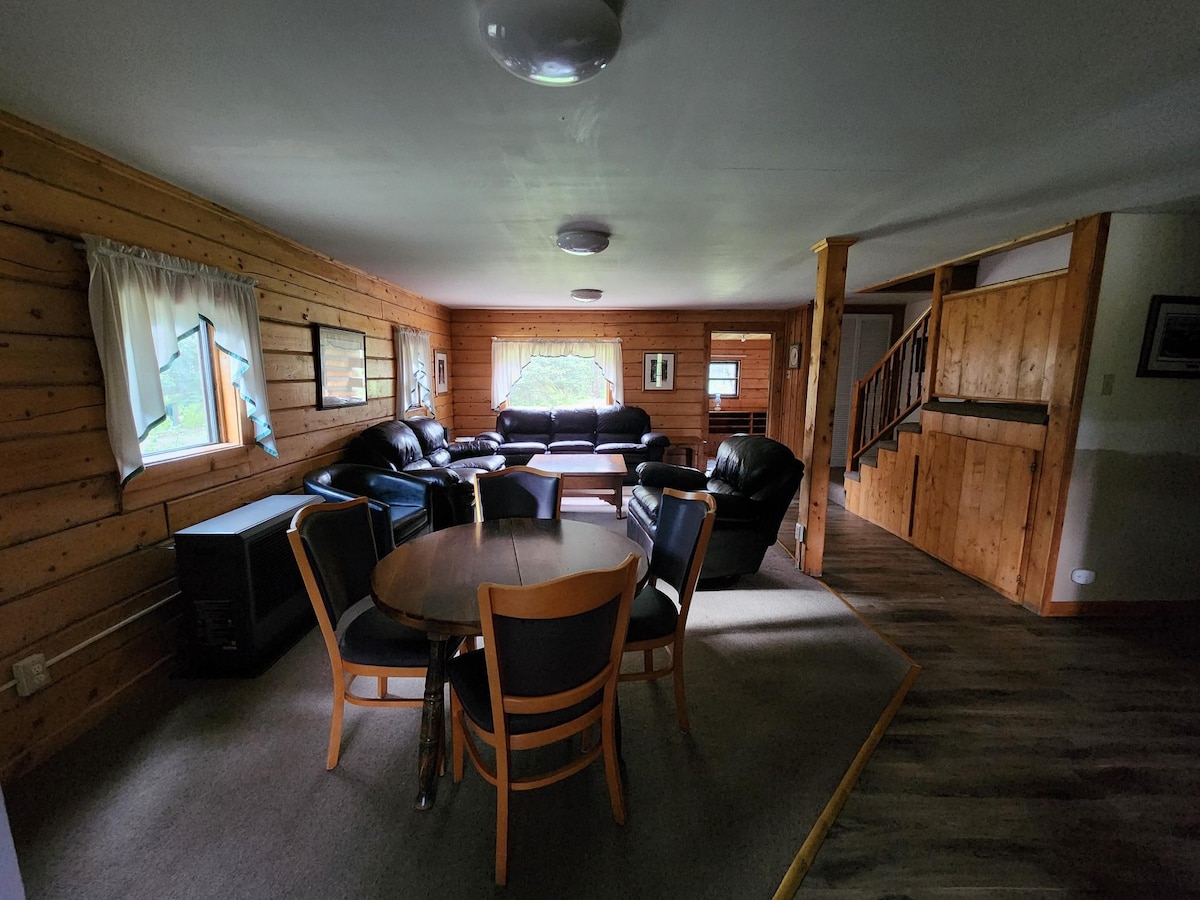 Spruce House: 8 Bedroom Log Home