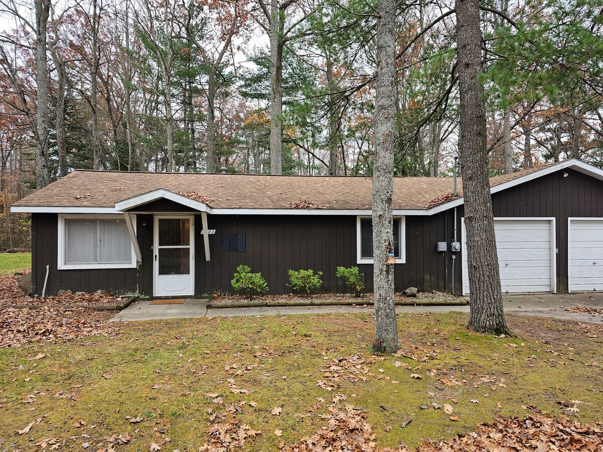 Stylish Cabin in Friendly Lake Community