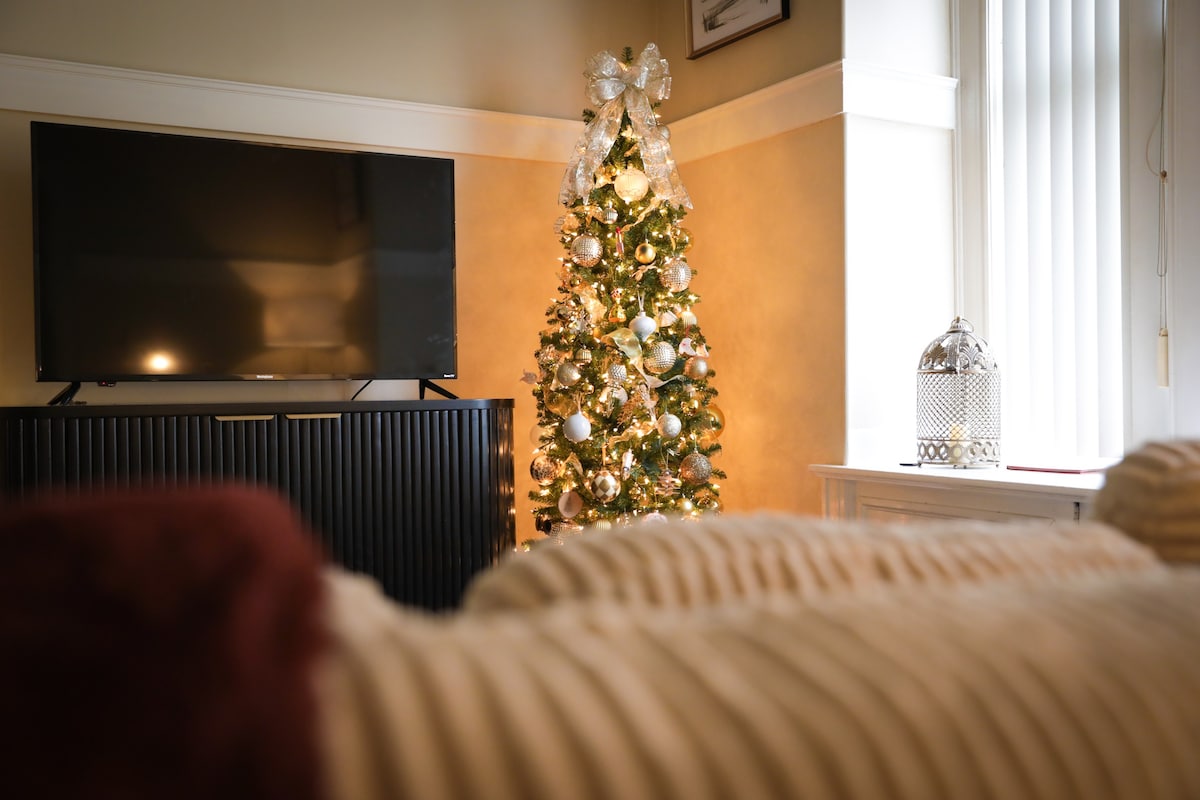Suite on Strath | Fireplace + Seasonal Decor