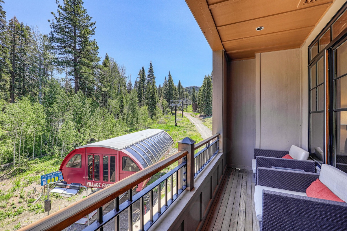 Luxury 2BR + den Ski in/Ski out in Gondola Bldg