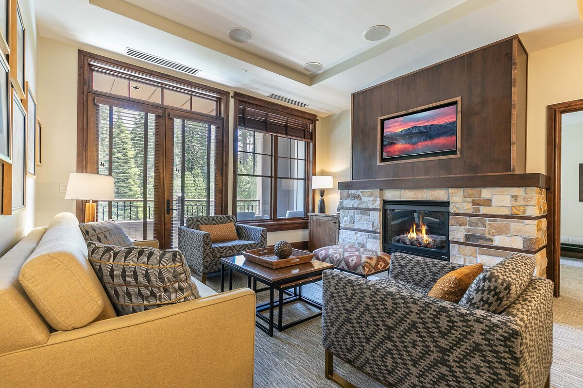 Luxury 2BR + den Ski in/Ski out in Gondola Bldg