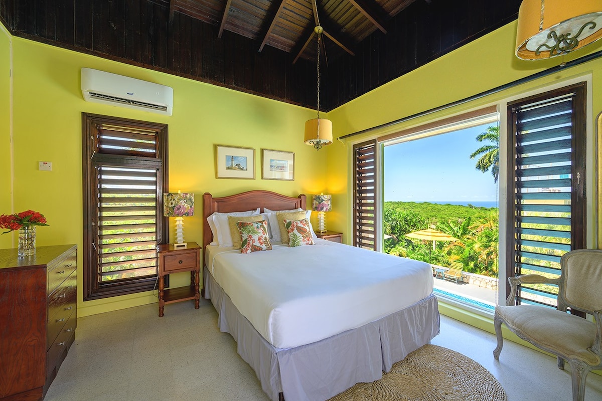 Scenic Sunrise Room with Pool