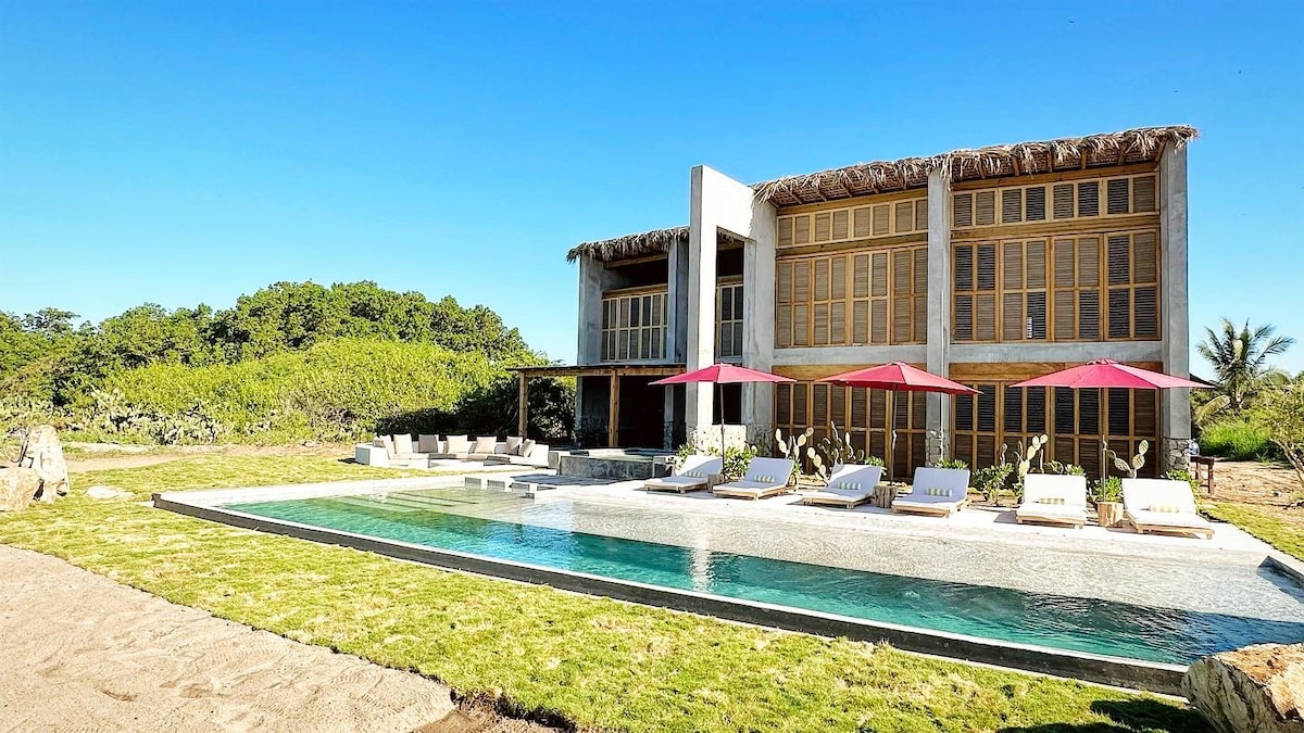 Luxury Beach front Villa in Puerto Escondido