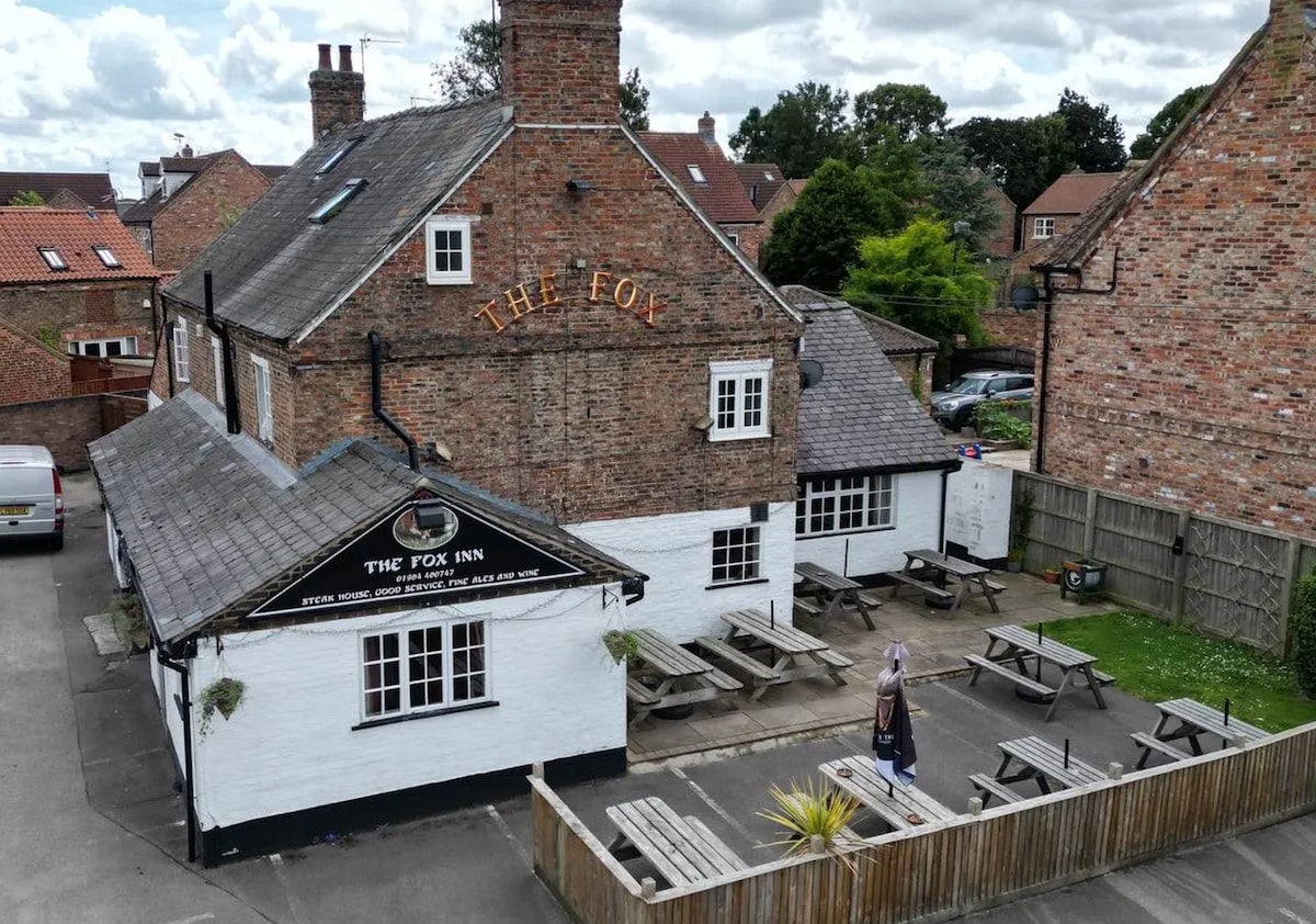 Guest room No.3 at The Fox Inn, York