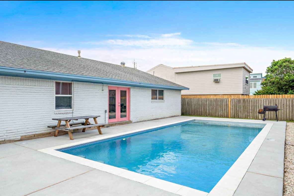 Family home with private pool and game room