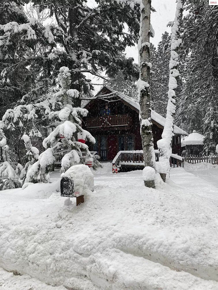 Chalet with Hot Tub at Base of Schweitzer Mtn