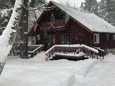 Chalet with Hot Tub at Base of Schweitzer Mtn