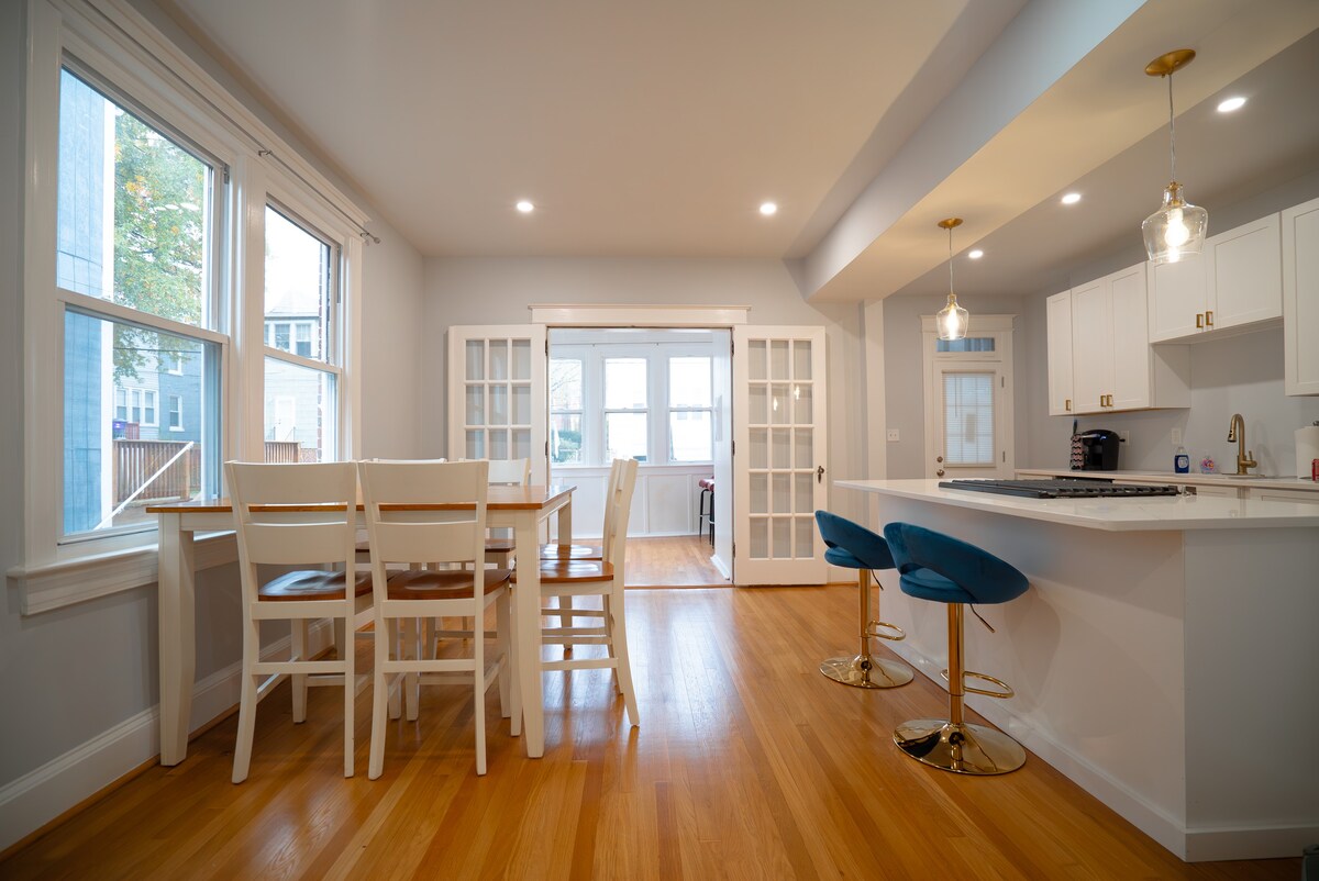 Newly Renovated in NW DC - Sleeps 16!