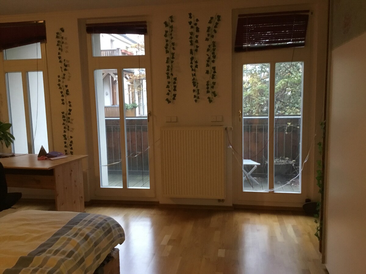 Quiet room near Clara-Zetkin-Park, City & Arenas