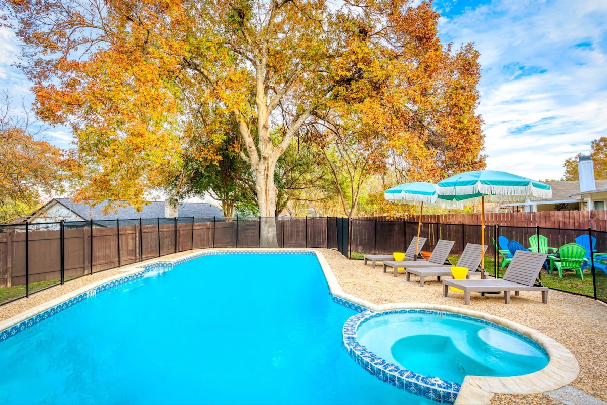 Pool/Hot Tub, Game room, Firepit 7 min to Airport!