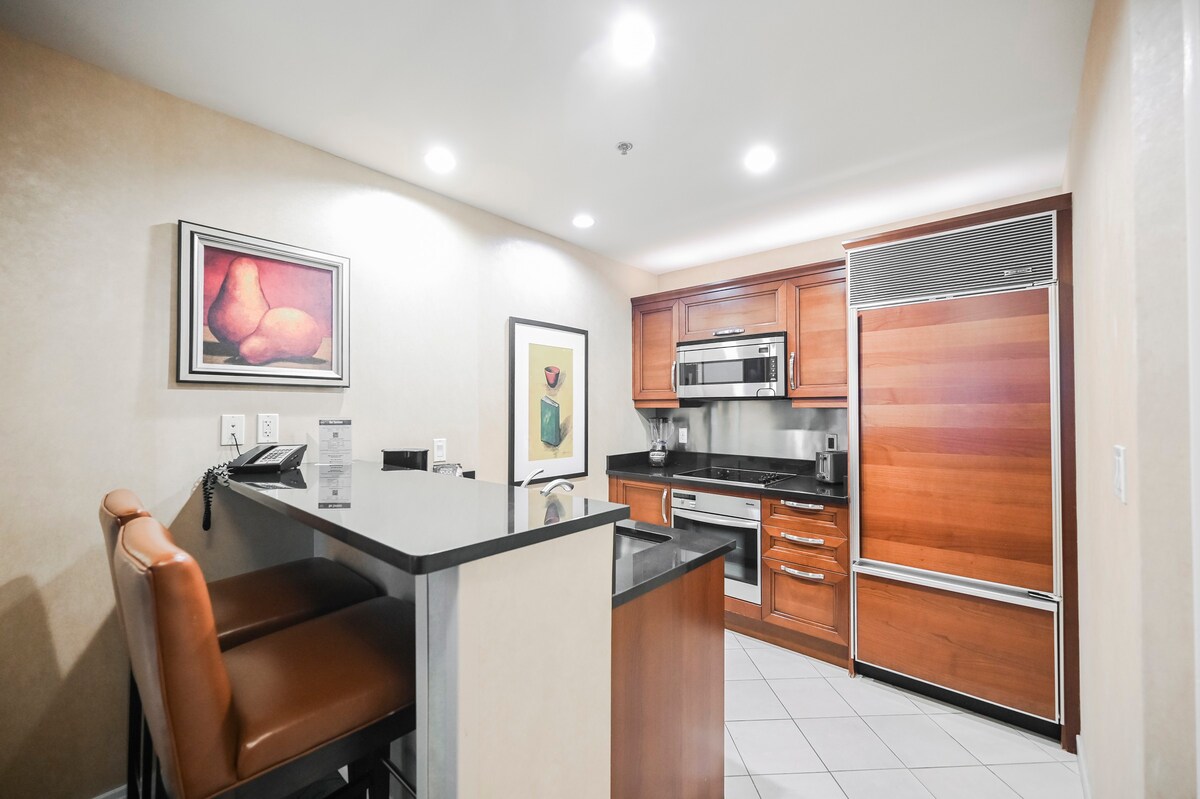 E37A1* 1BD/2BA w/Balcony/Full Kitchen/Pool/Gym