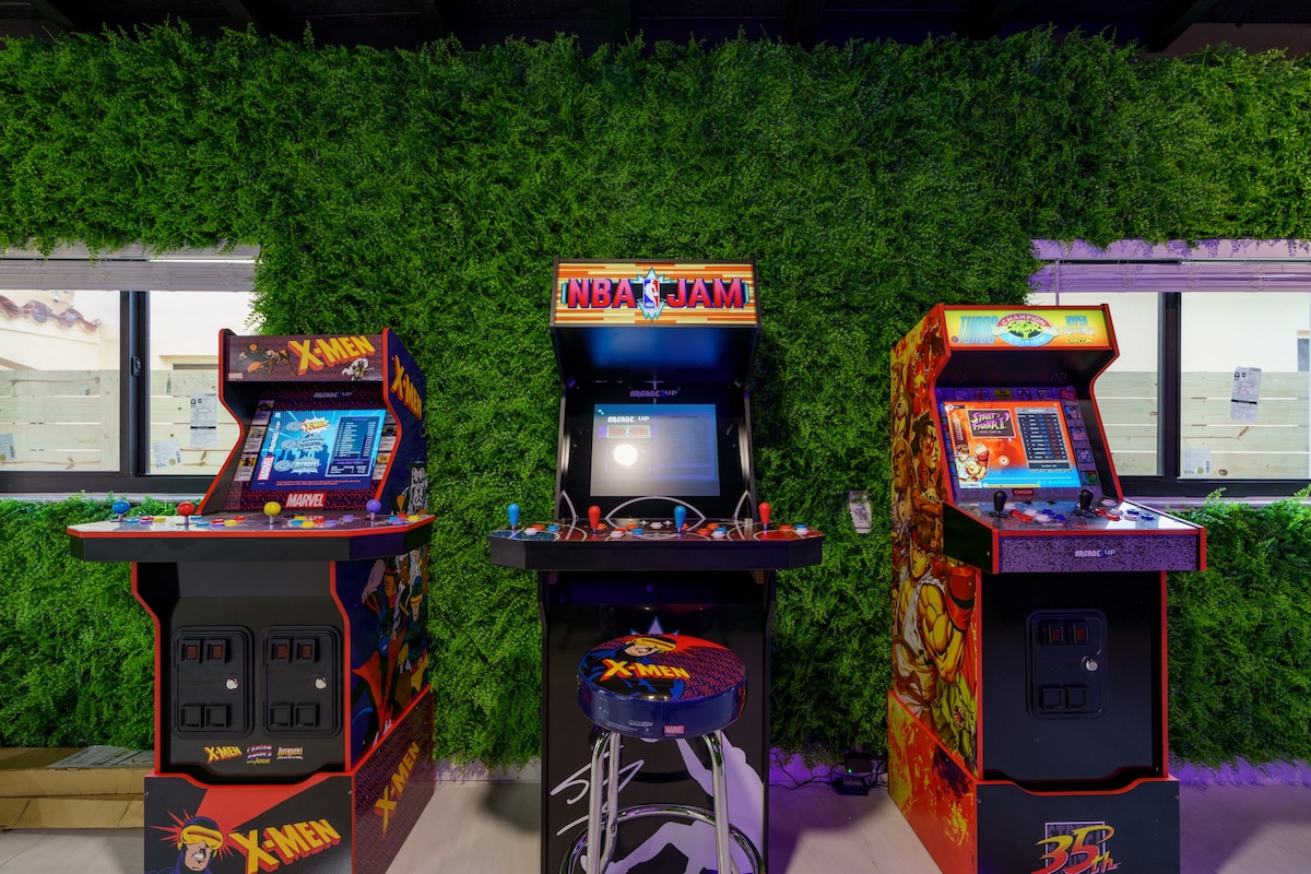 New! Miami & Calle Ocho Home with Full Arcade!