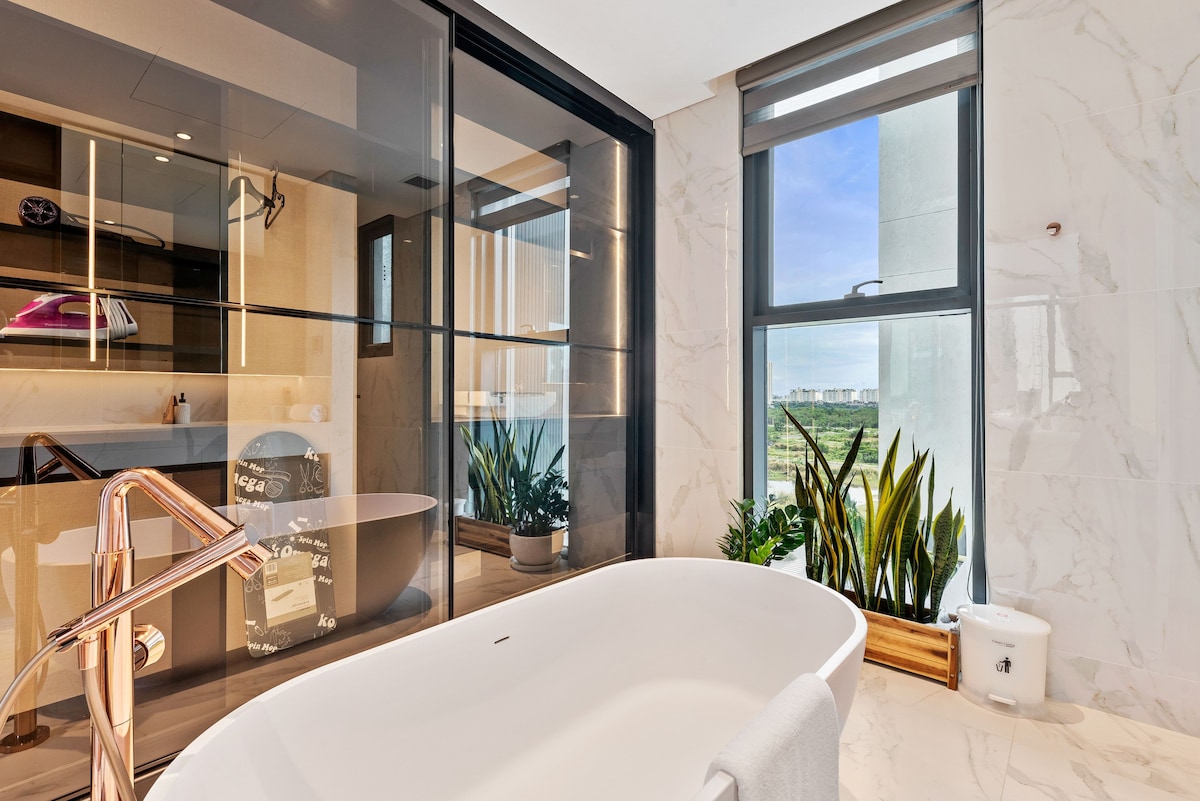 Skyvilla -西贡河景观3间卧室，带浴缸