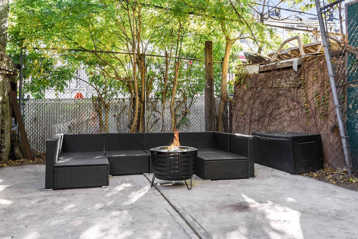 BK Boho- 3br/1ba Private backyard