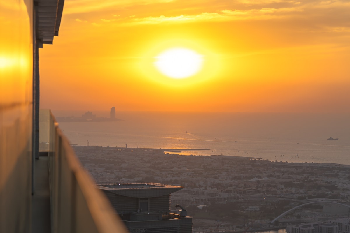 Magical Apt With Rooftop Pool & Burj Khalifa View!