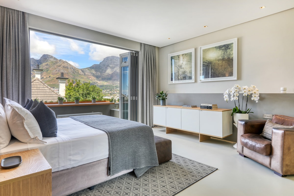 Space and Spectacular Table Mountain Views