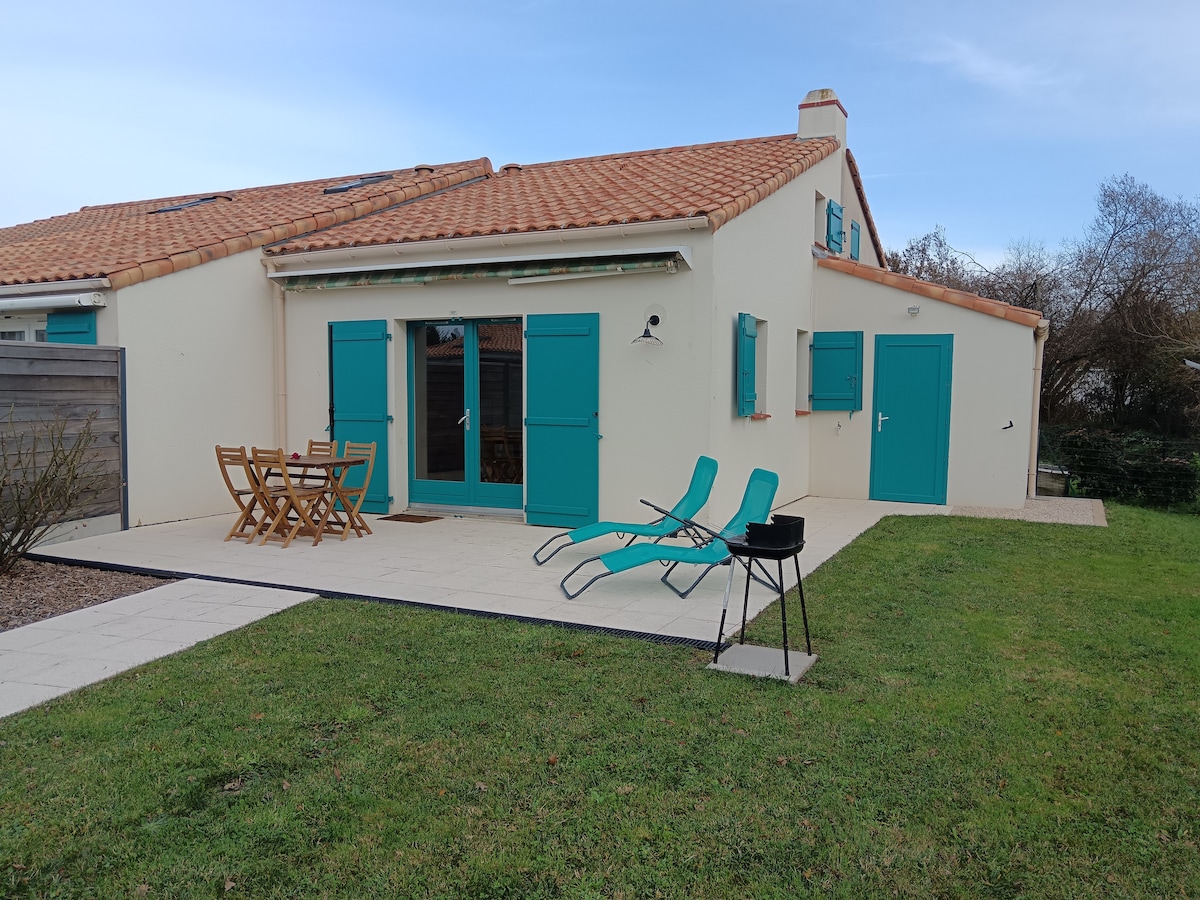 Maison bord de mer avec piscine.