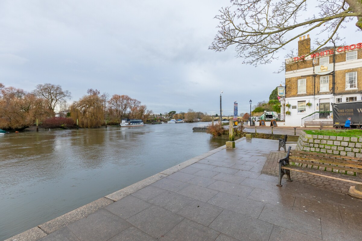 Spacious 1BD Flat - Next to Richmond Riverside!