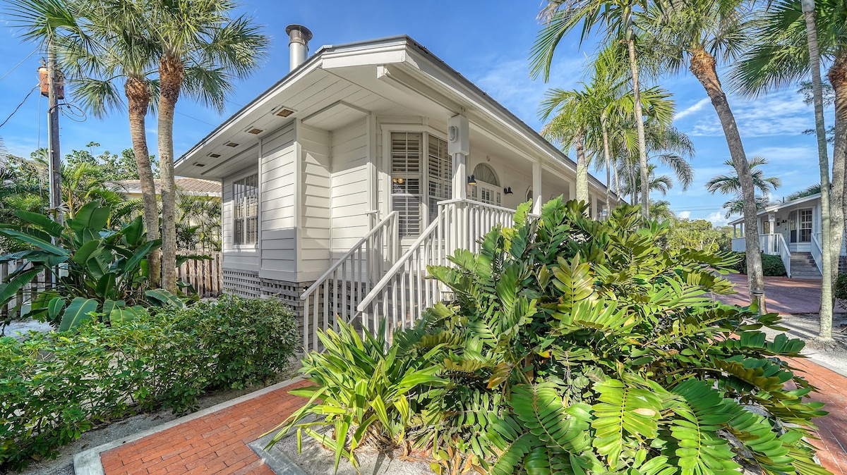 Sunny Retreat: 1BR Cottage on Longboat Key