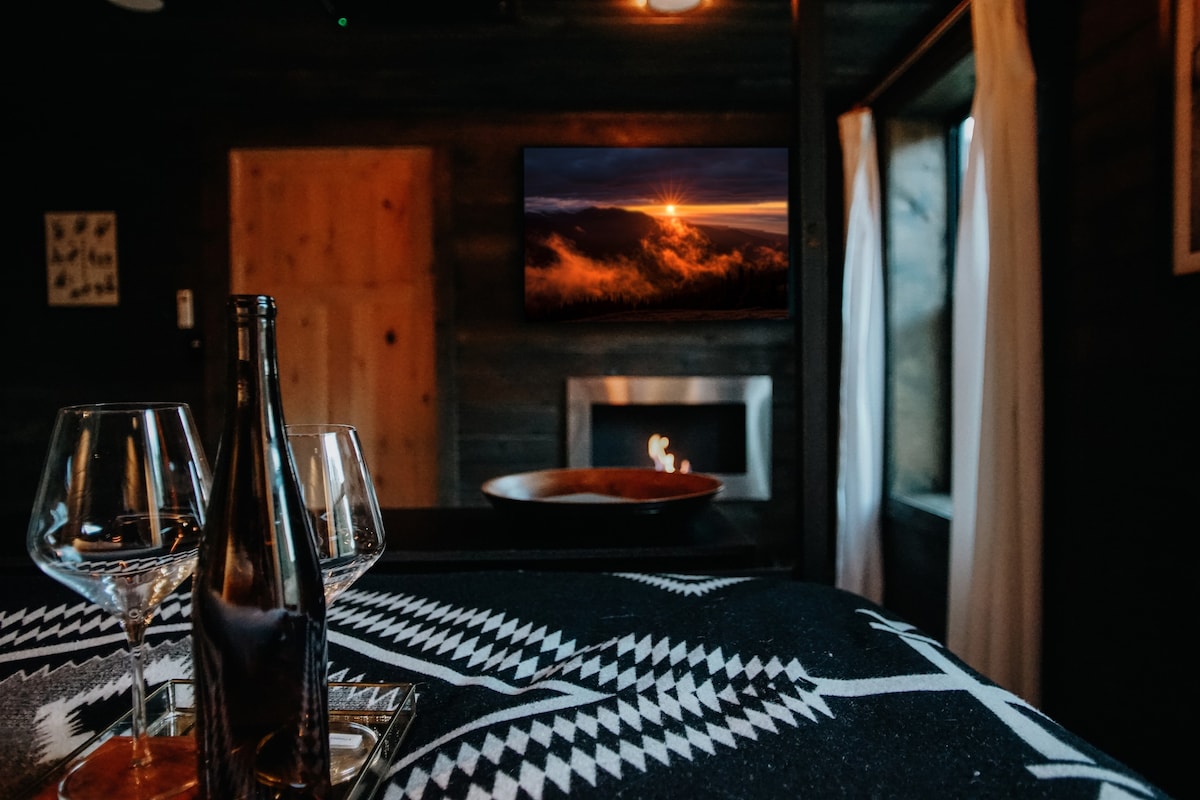 Luxe Nordic Barndominium Retreat at Black Pine