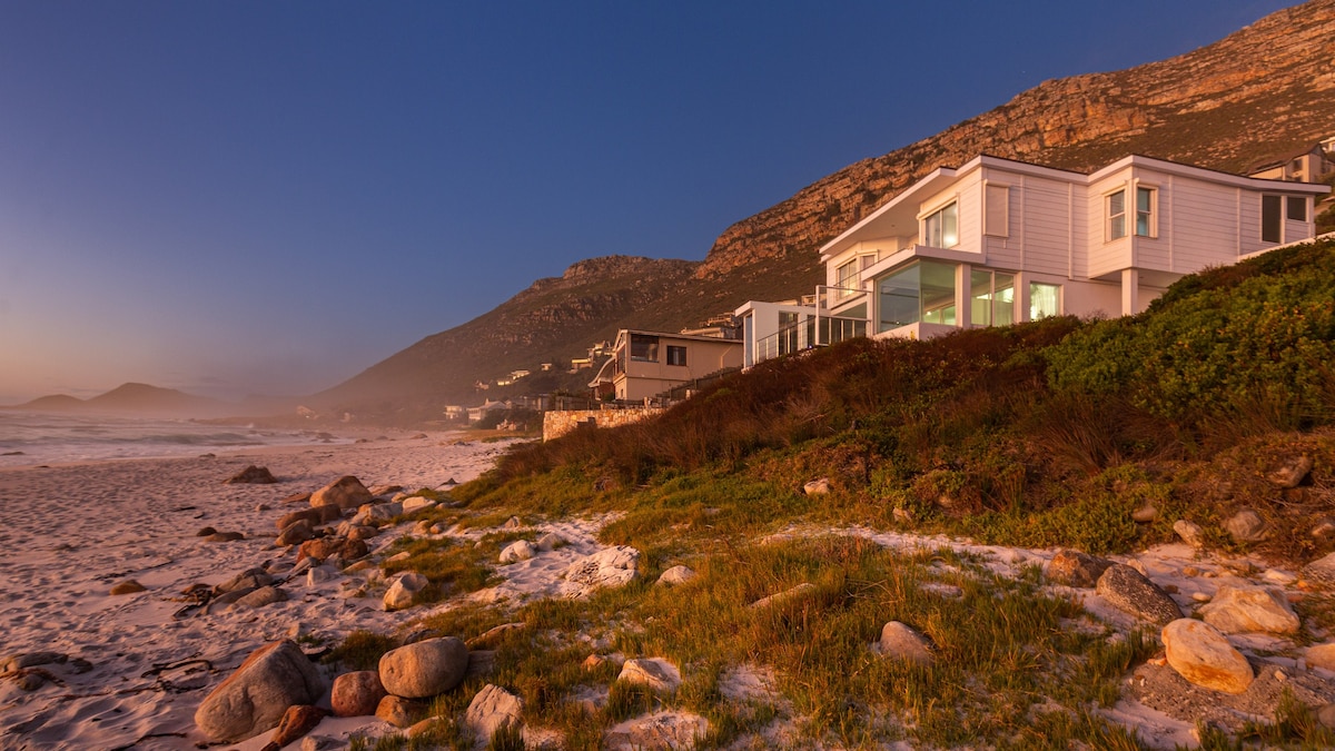 Beachfront House in Misty Cliffs
