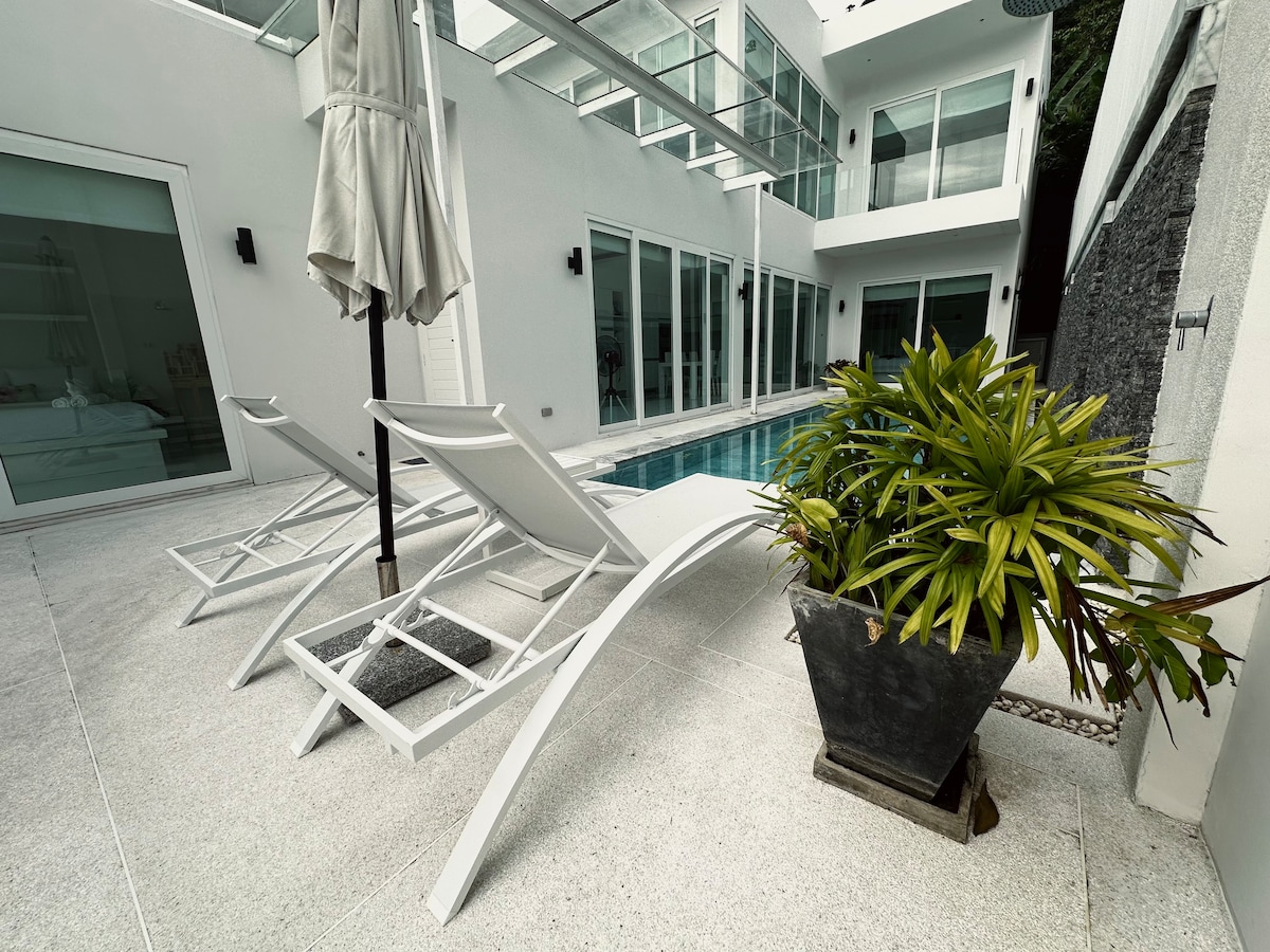 Modern Villa w/ Pool Table, Privat Pool & BBQ