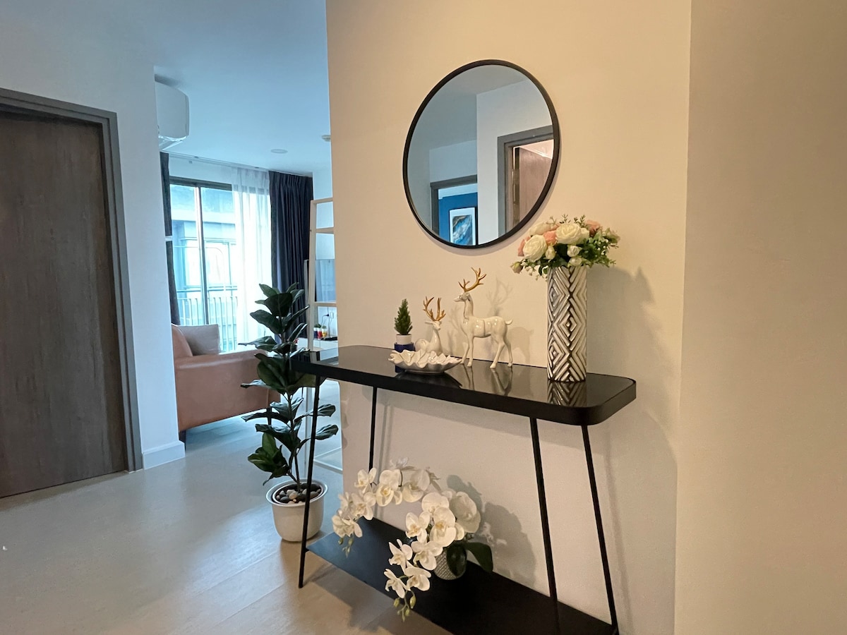 2 BR 2 Bath Cozy Apartment near Chatuchak / Ari