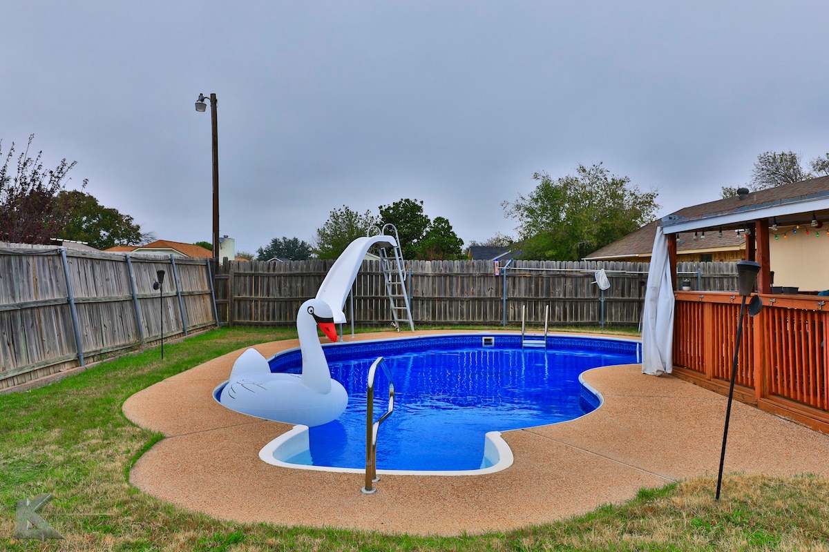 Patti's Place ( POOL | Sleeps 9)