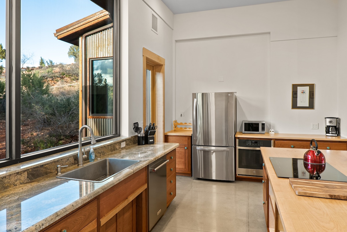 Eco in Sedona with Views and Extra Casita